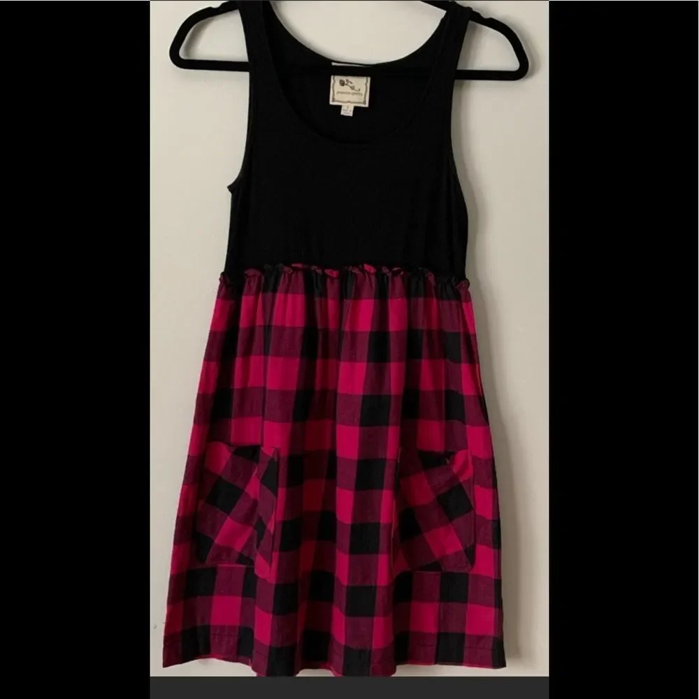 Pink Rose red/pink/black square sleeveless, pockets on the bottom, S girls)